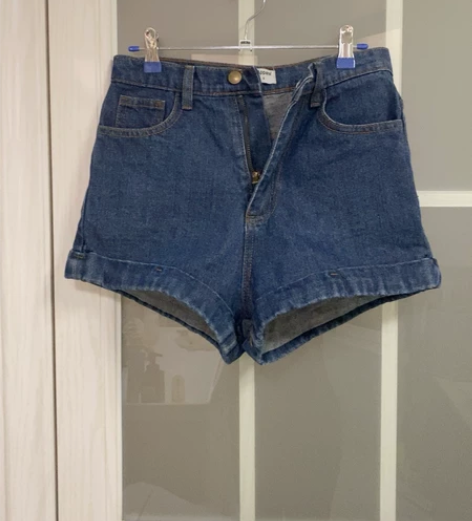 牛仔短裤，26，9成新，闲置了，便宜出 感...