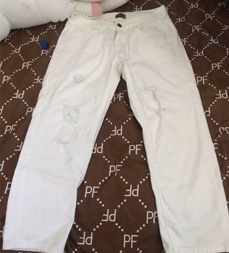 破洞白色牛仔裤，穿不到了，26码，还是很新...