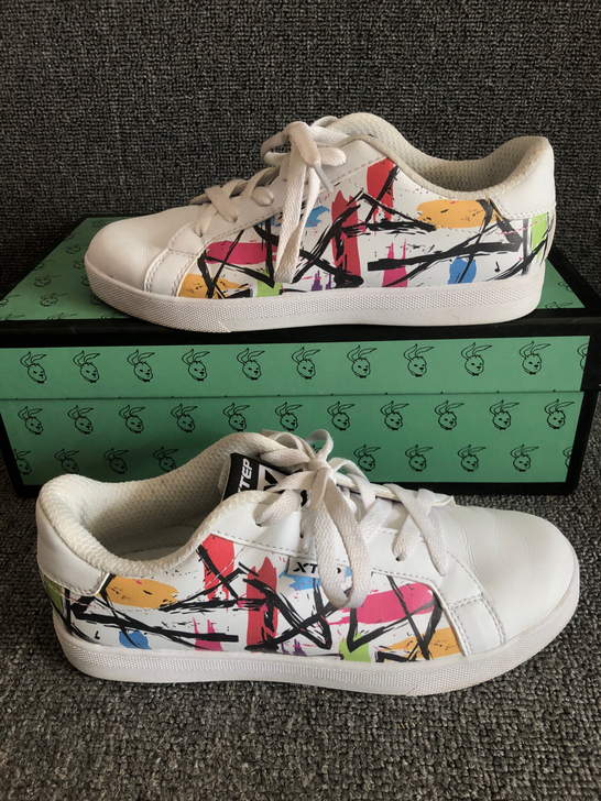 闲置正品特步女鞋36码，无损坏，整体成色如...