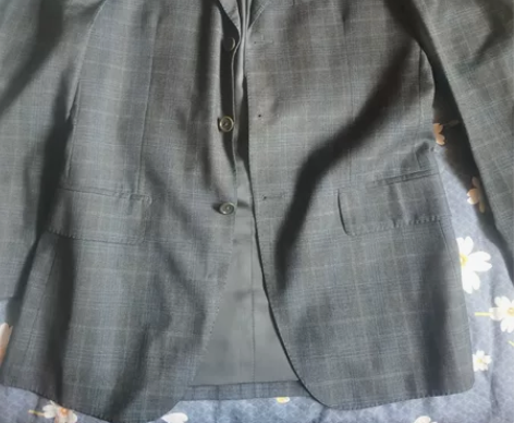 品牌VICUTU维克多男士西服，颜色灰暗交...