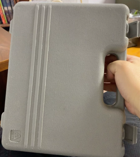 西门子工具箱，缺少一把美工刀和电笔，螺丝刀...