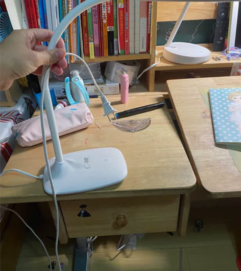 Led护眼学习灯 三档可调节。40。偏远地...