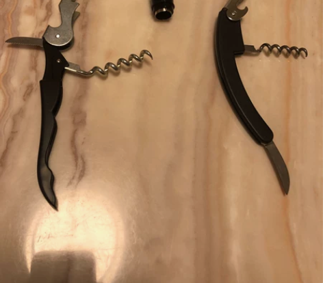 出全新两把红酒开酒器和一个红酒塞！广东包邮...