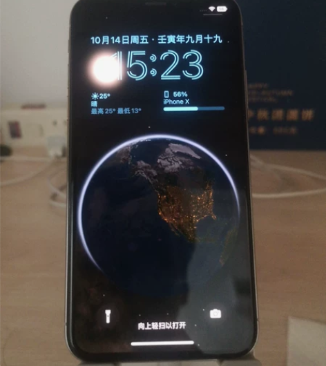 IPhone X银色  手感嘎嘎好，成色看...