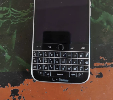 黑莓q20V版三网可用，无摄像头，适合工厂...