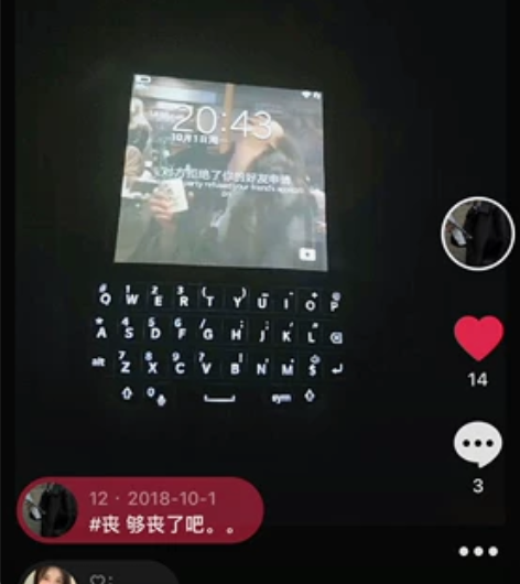 突然想起来还有一个美版黑莓Q10,白色的,...