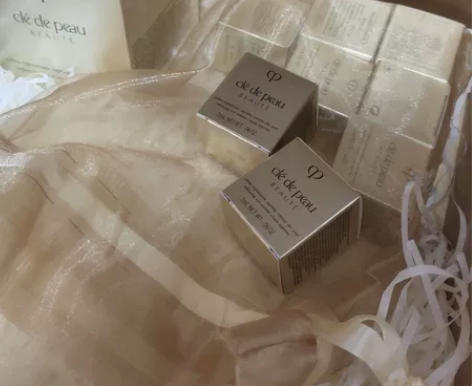 cpb4d眼霜2毫升 全新，官网买正装里面...