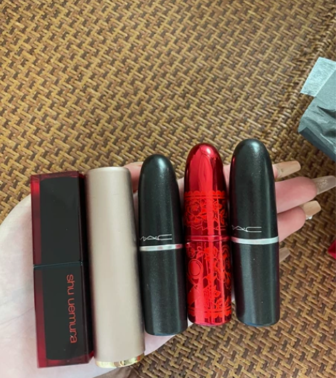 全都是闲置口红正品!看好图来问价 都是白菜...