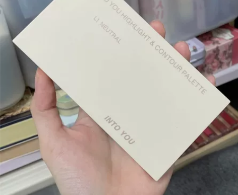 【现货包邮】INTOYOU高光修容一体盘哑...