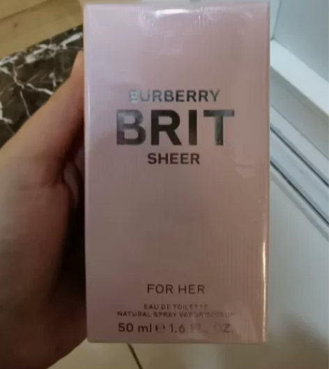 巴宝莉香水，全新50ml 感兴趣的话点“我...