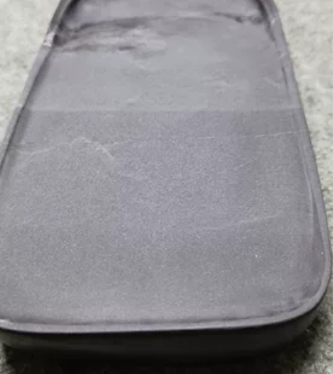 出一方端砚坑仔。 自用砚，尺寸12.7*8...