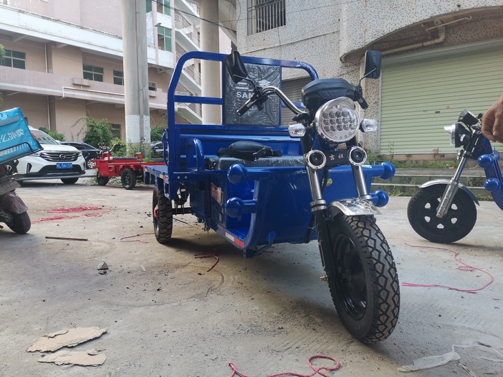 全新高配三轮车,又粗又大的前减震,大轮胎,...