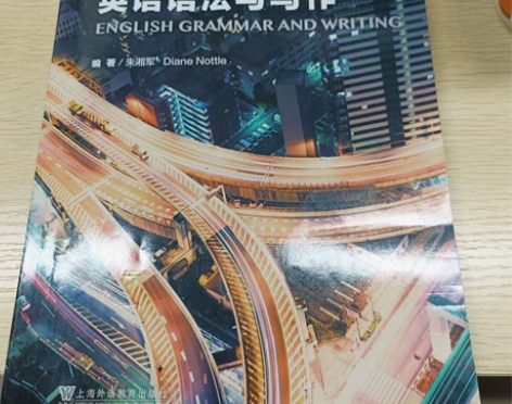 英语语法与写作全新 感兴趣的话点“我想要”...