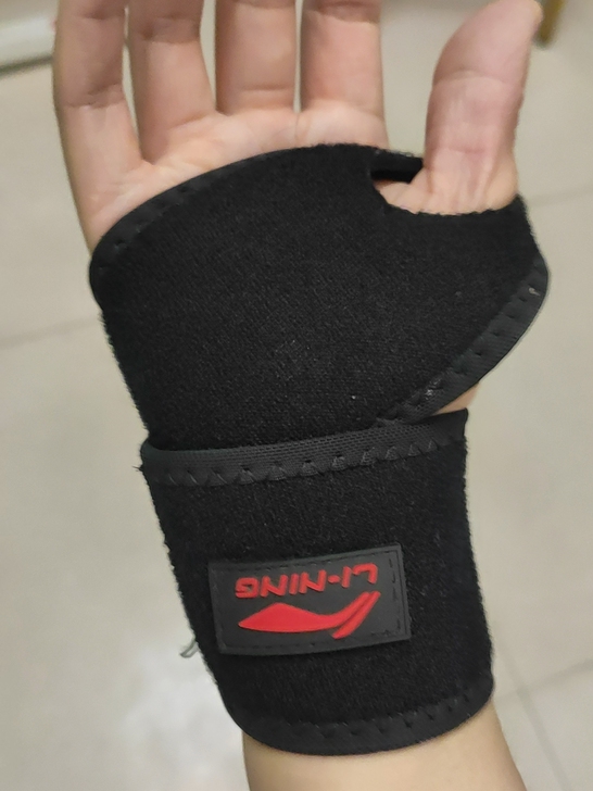 上年减肥买了好多运动护具，现在不需要了