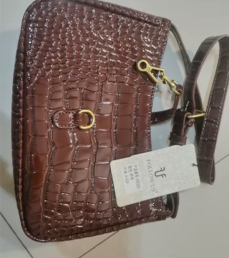 未使用女包，手提包，因个人原因售出 感兴趣...