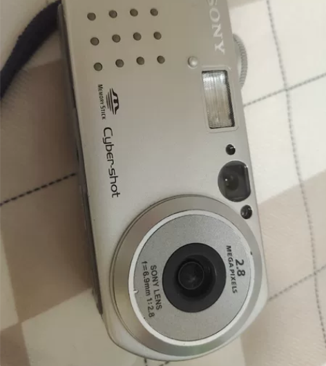 可小刀出一个ccd索尼p3~ 日文版的实在...
