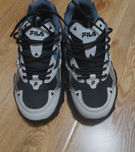 正品斐乐猫爪运动鞋40码，购于专柜，孩子没...