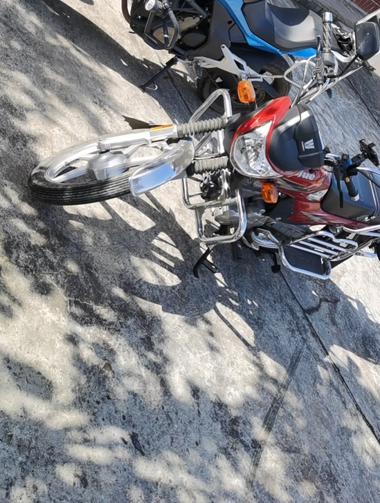 豪爵喜冠150摩托车，闲置了，保险才买，轮...