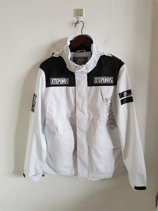 特步户外风衣男款175L码XL码双层外套