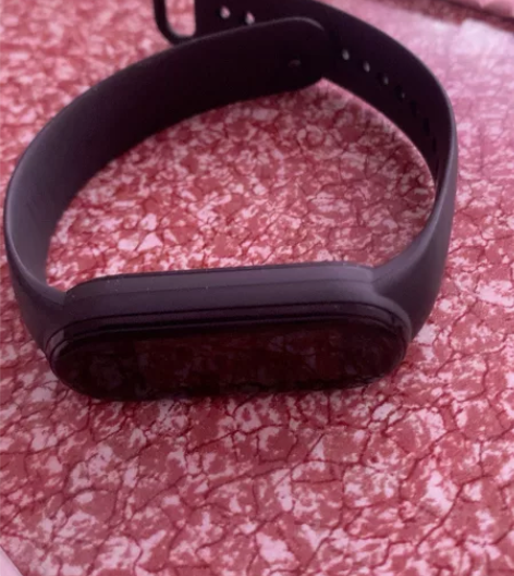 小米手环5，不需要了便宜卖58 屏幕有点瑕...