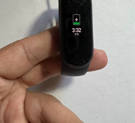 小米智能手环5标准版 屏幕有明显划痕,总体...