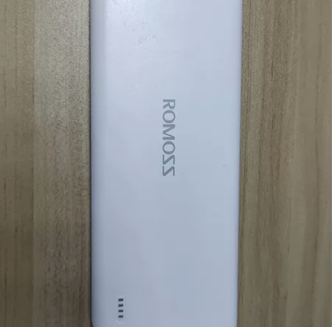 罗马仕充电宝，有黑色使用痕迹，25000毫...