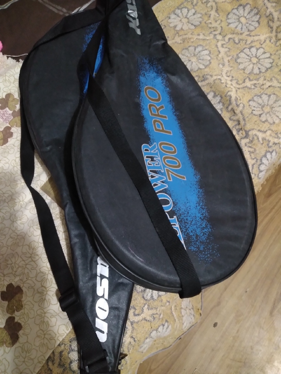 网球拍一副，孩子大学选修网球课用过几次，后...