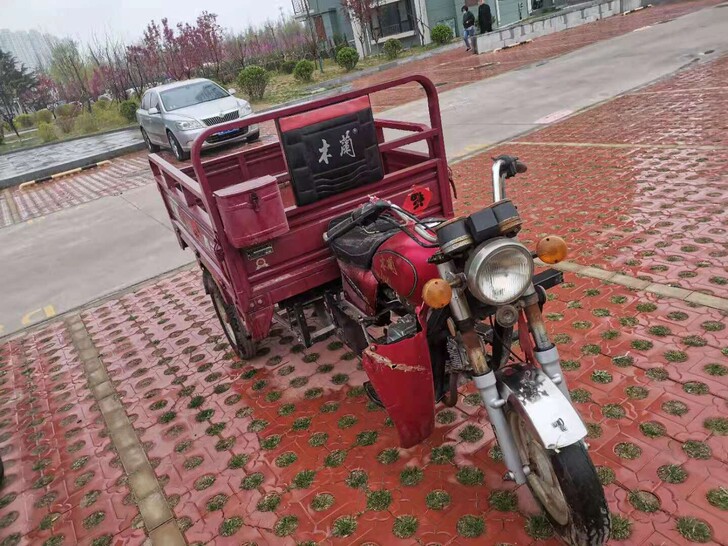 摩托三轮车