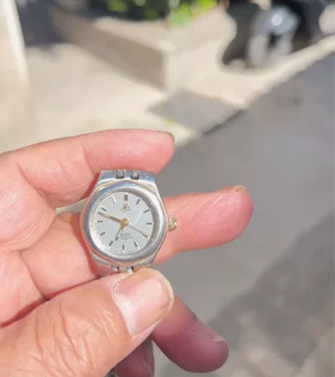 西铁城光动能手表二个，中间一个光动能手表已...