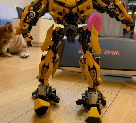 全新黑曼巴放大版雪佛兰大黄蜂变形金刚玩具汽...