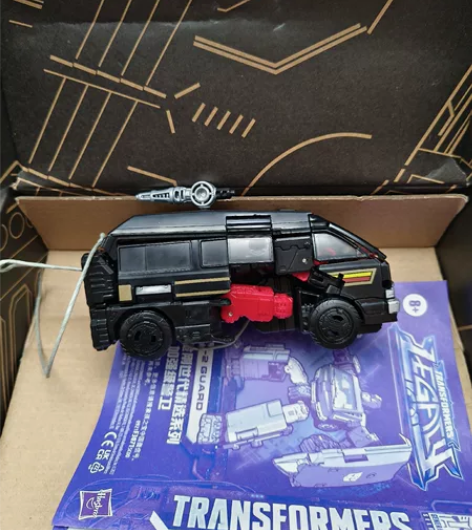 孩之宝变形金刚世代精选加强级 警卫F307...