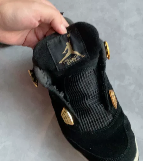 乔丹变形金刚4，金色。刚刚洗干净，鞋带还没...