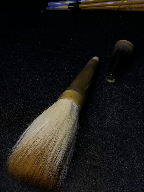 大斗笔兼毫 全牛角 这是这作品的毛笔 不是...