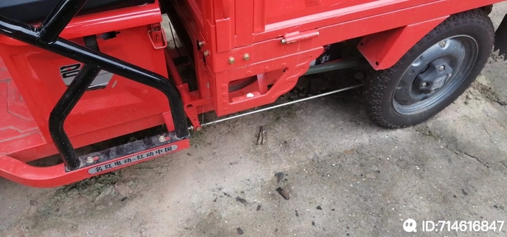 72伏45安几乎全新名红三轮车一辆，上面带...