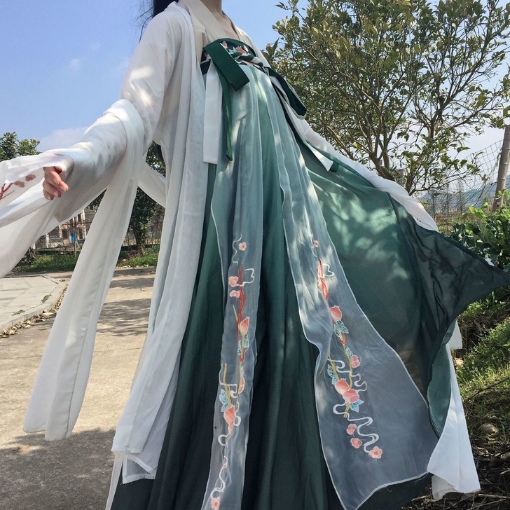 正版原创,仅拍照穿过两次,一直压箱底,实物...