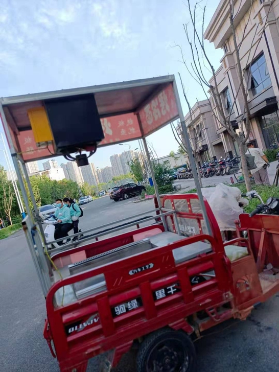 8成新外卖小摊车，小车电瓶9成新，可做铁板...