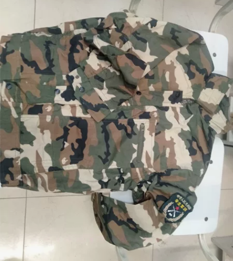 出军训迷彩服（有两套） 一件衣服（165）...