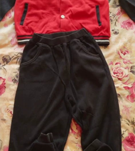 5件衣服，50元包邮了，，孩子穿过的班服校...