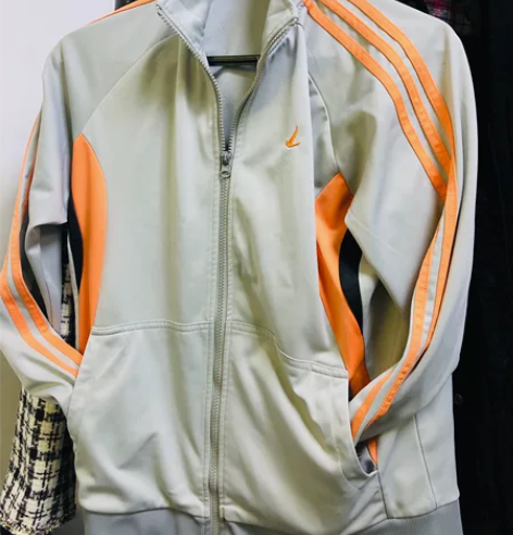 上海洋泾菊园实验校服160码 感兴趣的话点...