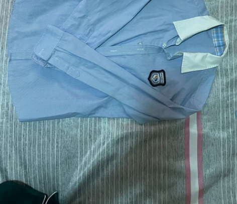 闵实小校服,因为特殊场合才要求穿,所以很新...