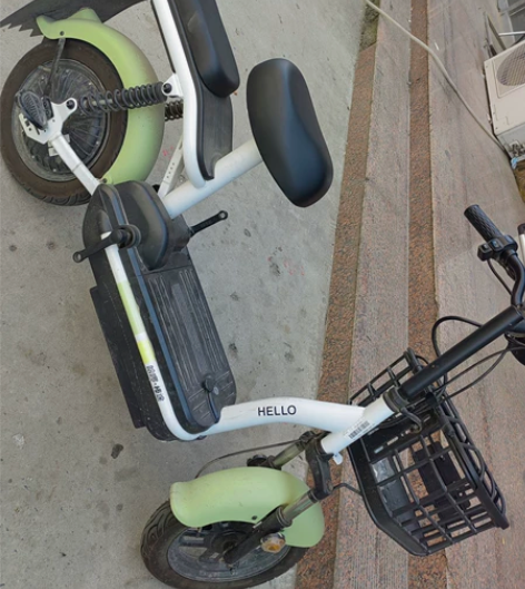 哈啰锂电车，手机一键启动，99新，因去外地...