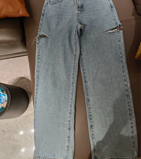 zll破洞阔腿牛仔裤，版型超级好，专柜购买...