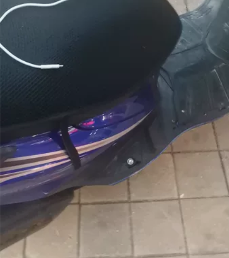 国产125踏板摩托车，机器没毛病，脚踹电启...