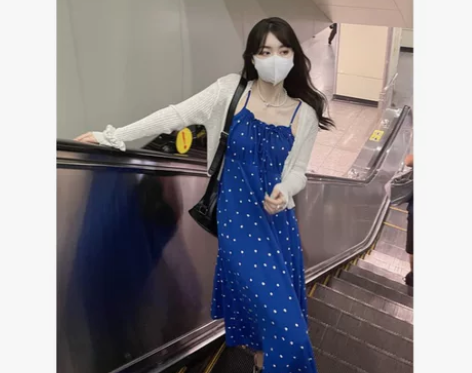 波点雪纺吊带连衣裙女2021年夏季新款法式...