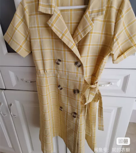 黄色连衣裙，灰色背带裙，50一件 感兴趣的...