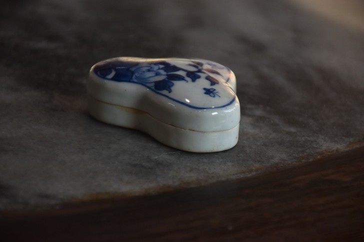 青花香盒海外收回昭和中期青花香盒有款手绘