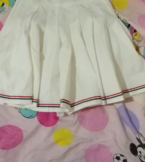 百褶裙 穿过一两次 不怎么穿短裙所以闲置了...