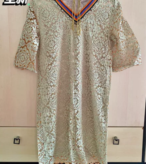 品牌蕾丝连帽连衣裙 豌豆绿色 最流行的颜色...