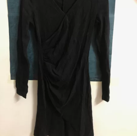 UR实体店购入 八成新 纯棉弹性修身小黑裙...