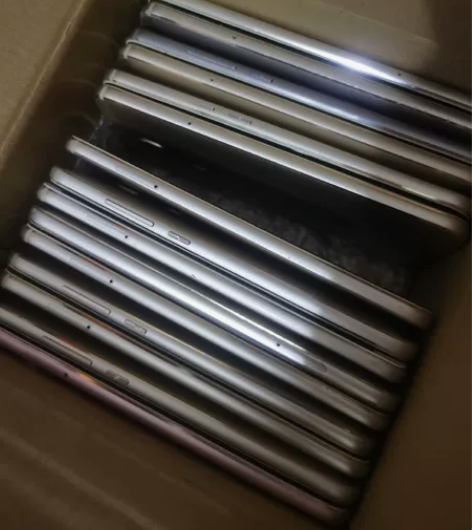 华为麦芒五全网通4+64精品二手机，九成新...